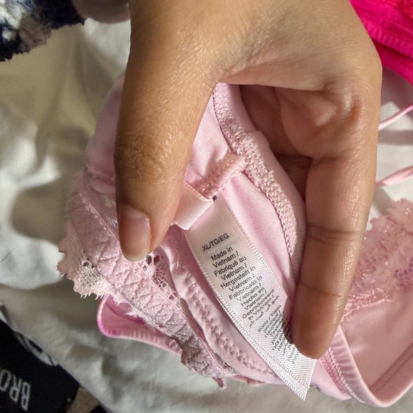 SKIMS Hot Pink and Light Pink Lace Bralette Set - Picture 5 of 6
